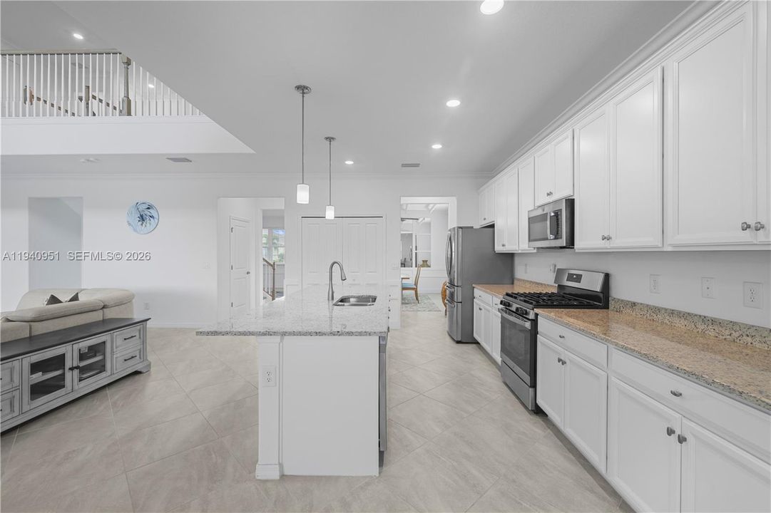 En Venta: $649,499 (5 camas, 4 baños, 3283 Pies cuadrados)