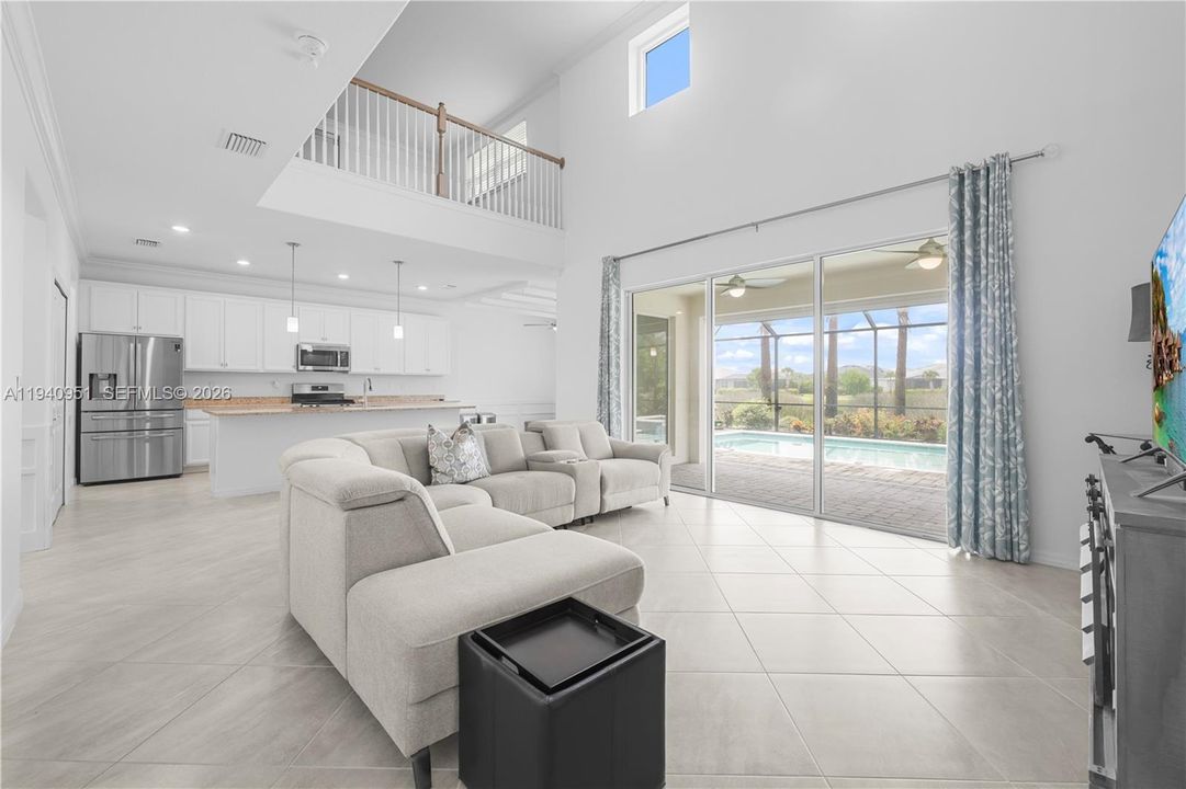 En Venta: $649,499 (5 camas, 4 baños, 3283 Pies cuadrados)
