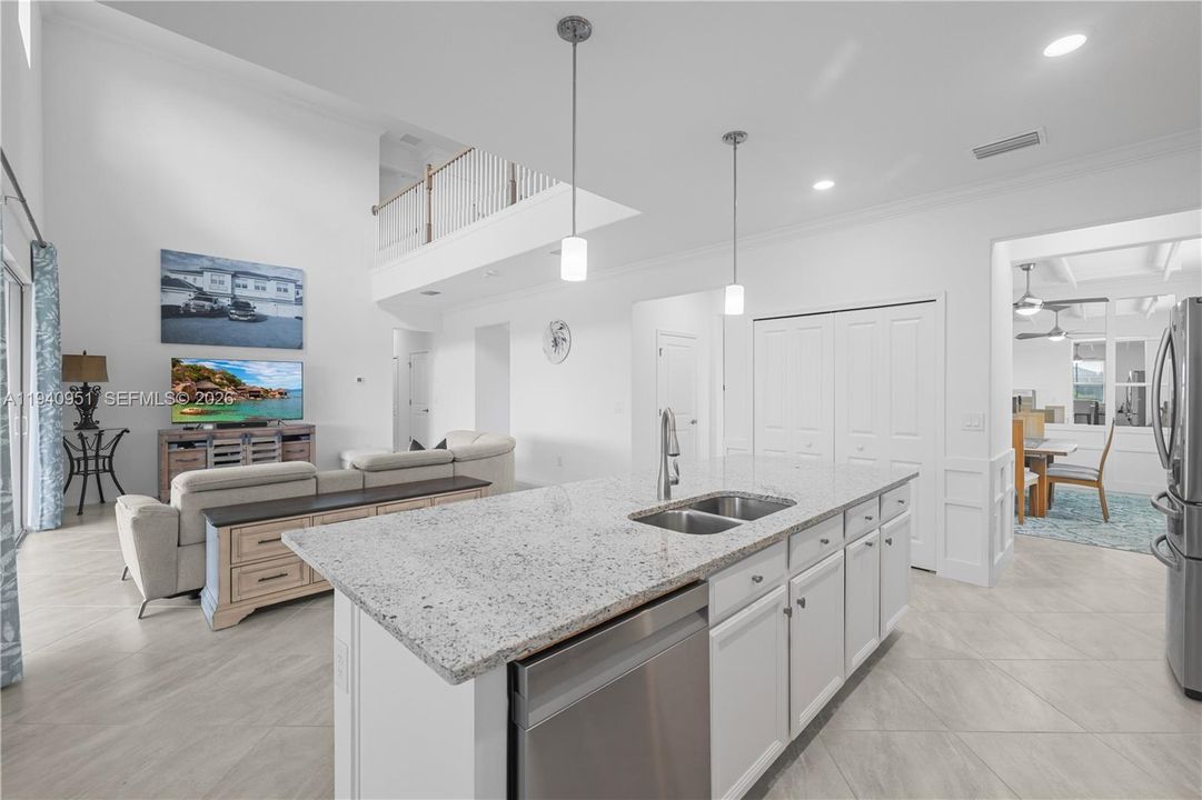 En Venta: $649,499 (5 camas, 4 baños, 3283 Pies cuadrados)