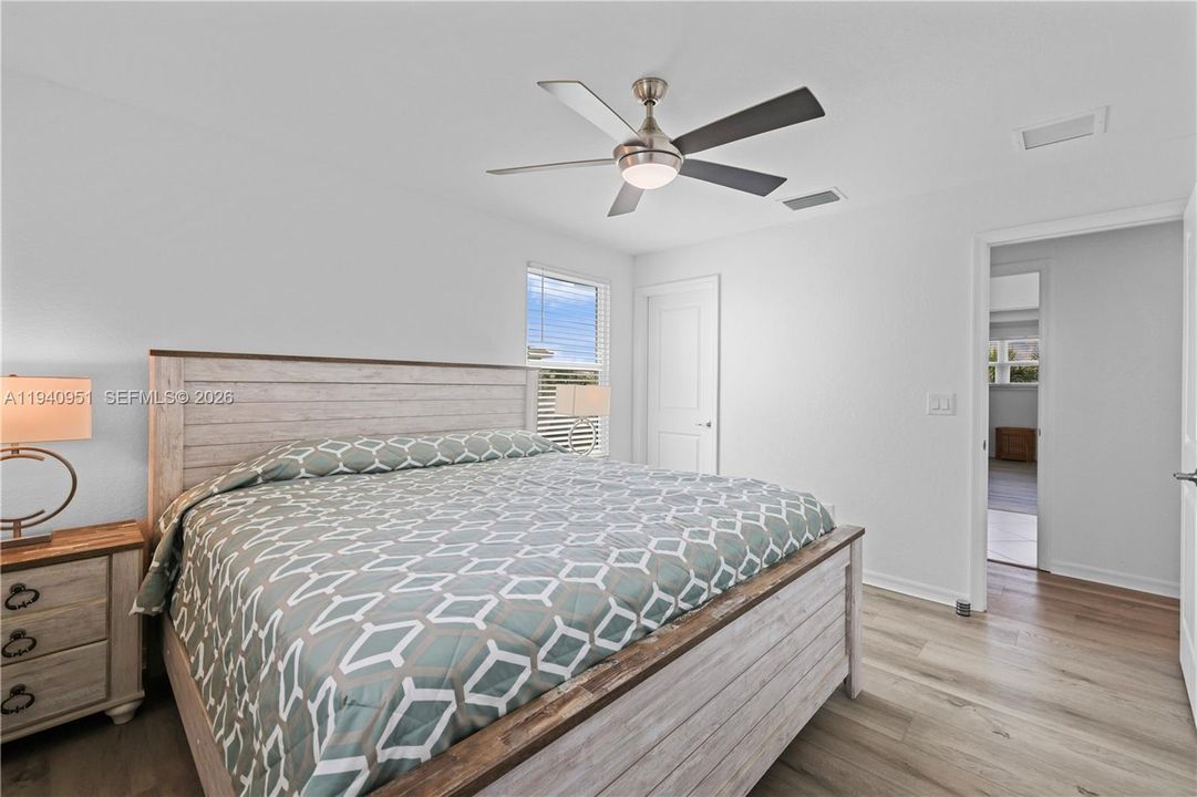 En Venta: $649,499 (5 camas, 4 baños, 3283 Pies cuadrados)