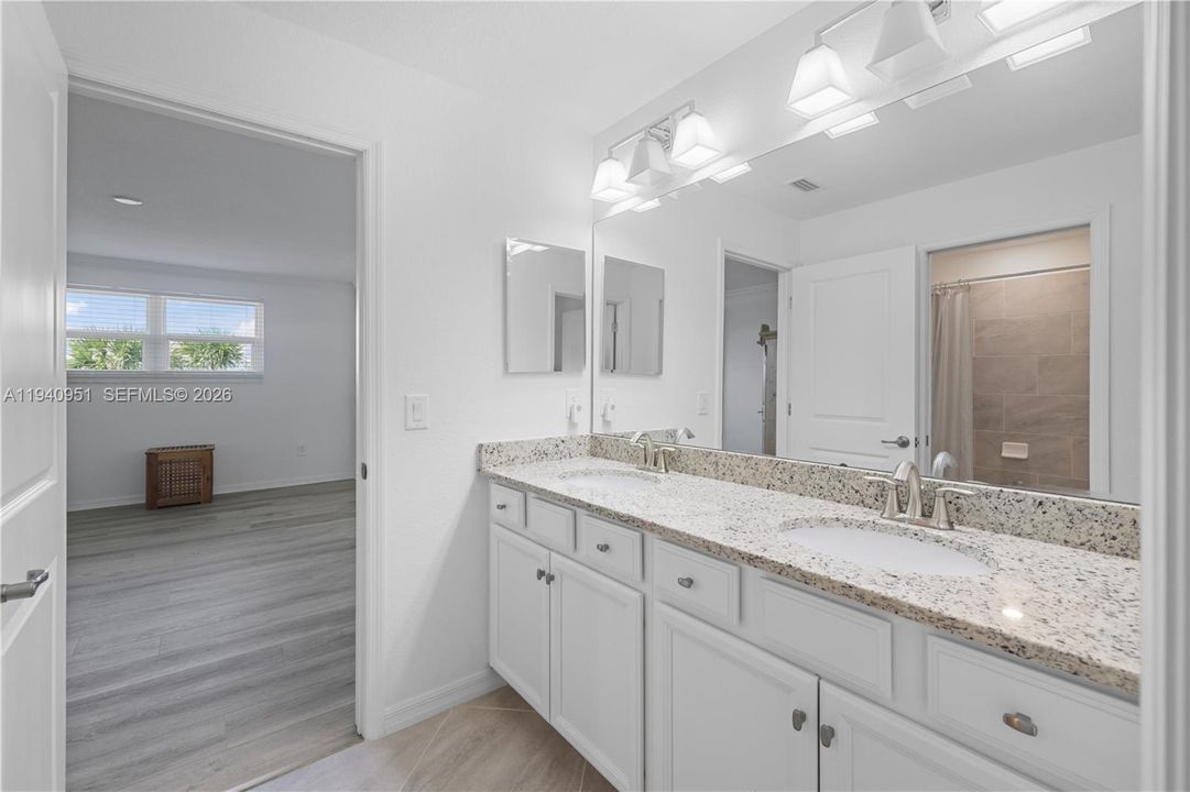 En Venta: $649,499 (5 camas, 4 baños, 3283 Pies cuadrados)