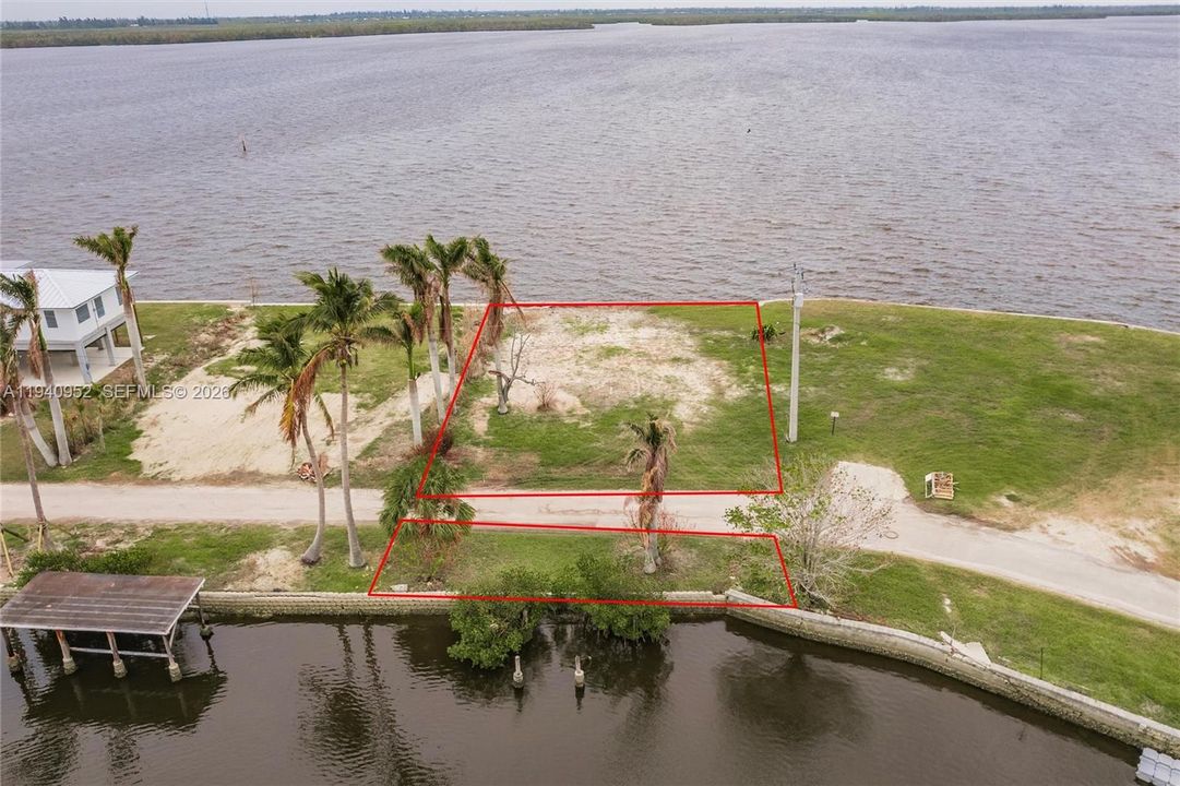 En Venta: $550,000 (0.16 acres)