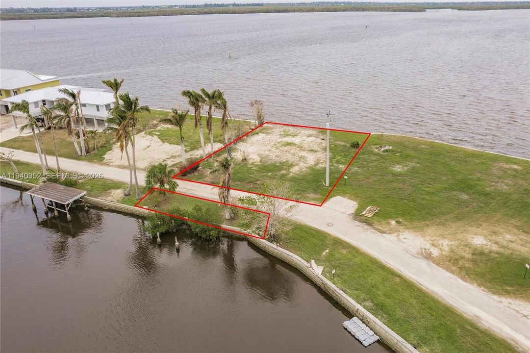 En Venta: $550,000 (0.16 acres)