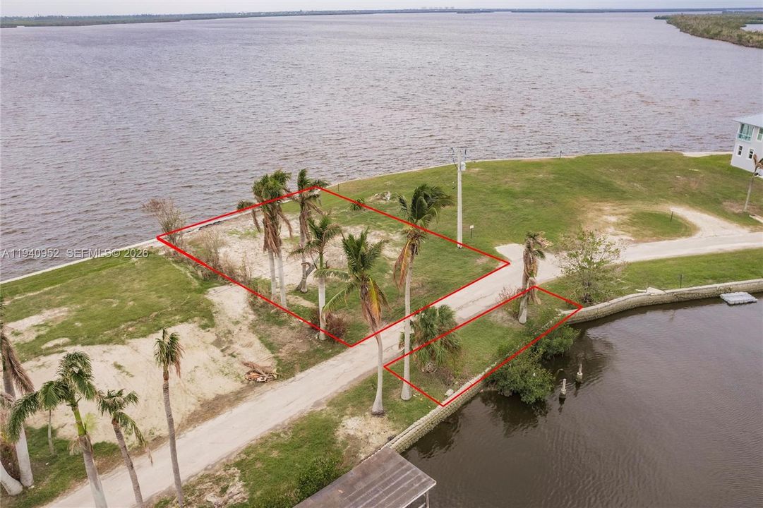 En Venta: $550,000 (0.16 acres)