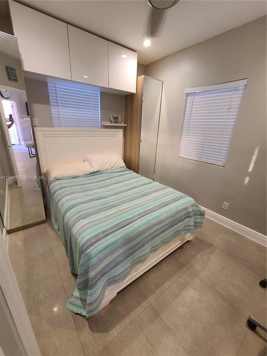 出租: $2,100 (1 贝兹, 1 浴室, 5953 平方英尺)