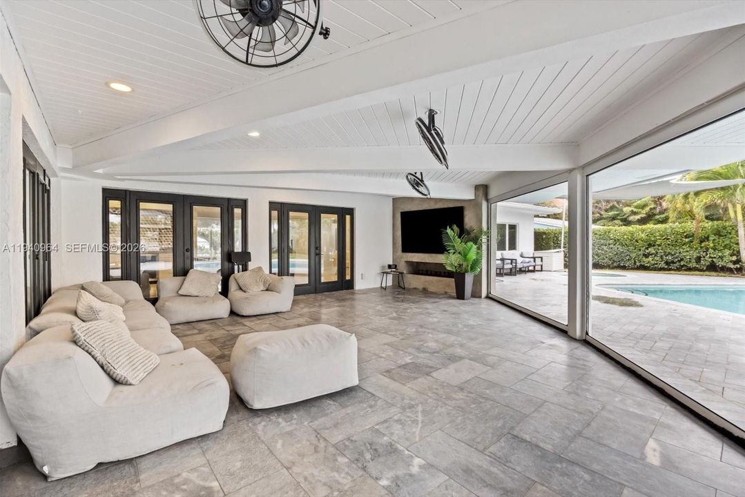 Недавно продано: $2,299,999 (6 спален, 6 ванн, 5342 Квадратных фут)