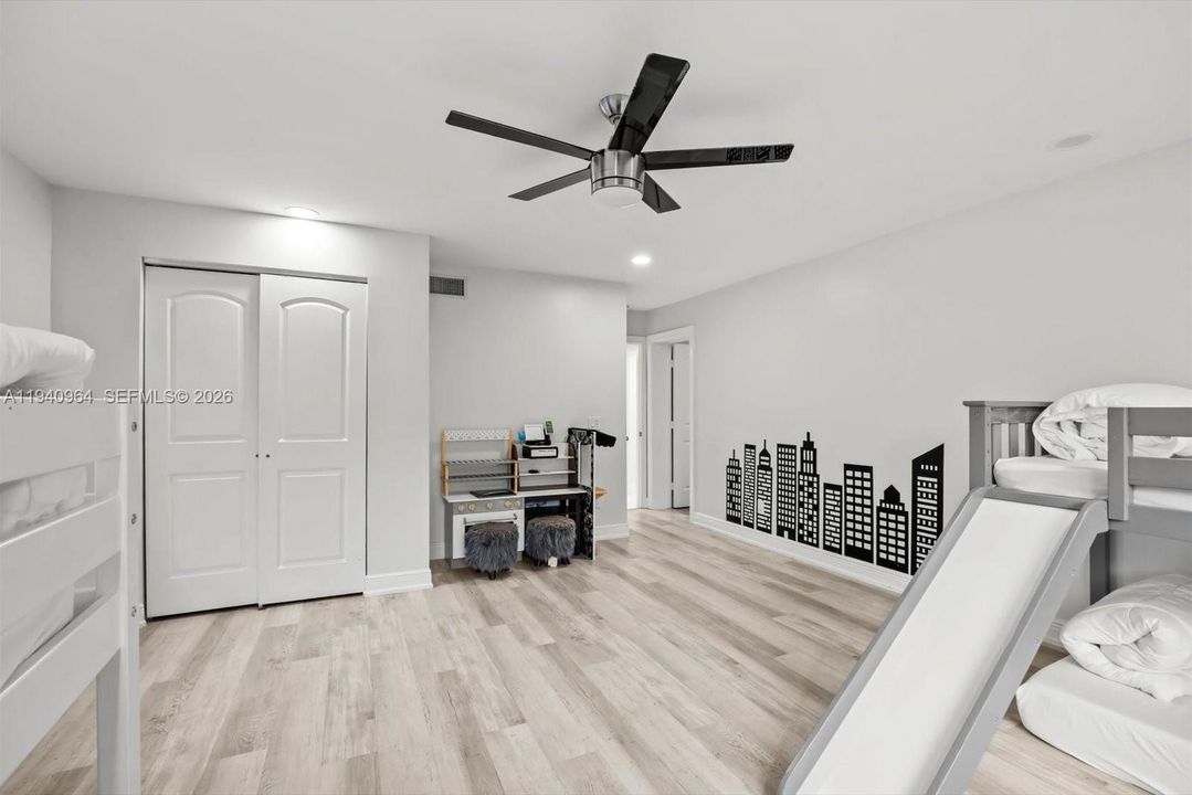 Недавно продано: $2,299,999 (6 спален, 6 ванн, 5342 Квадратных фут)
