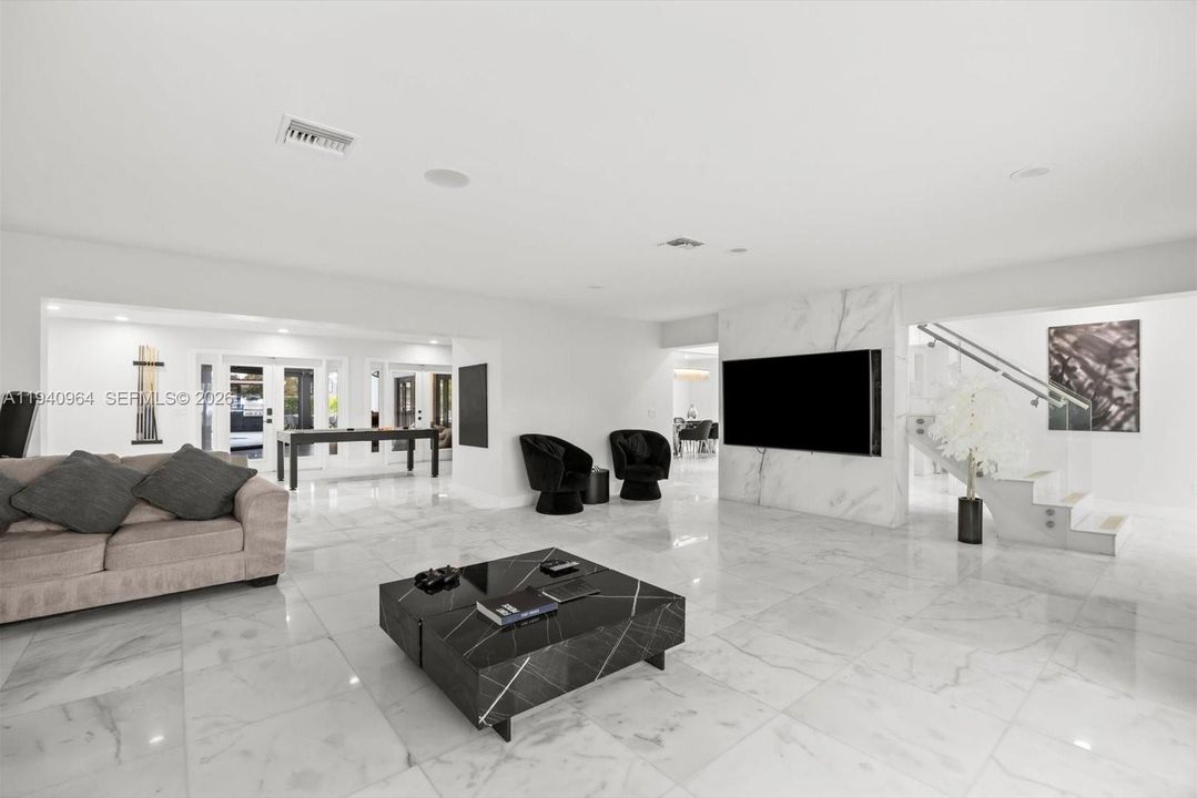 Недавно продано: $2,299,999 (6 спален, 6 ванн, 5342 Квадратных фут)