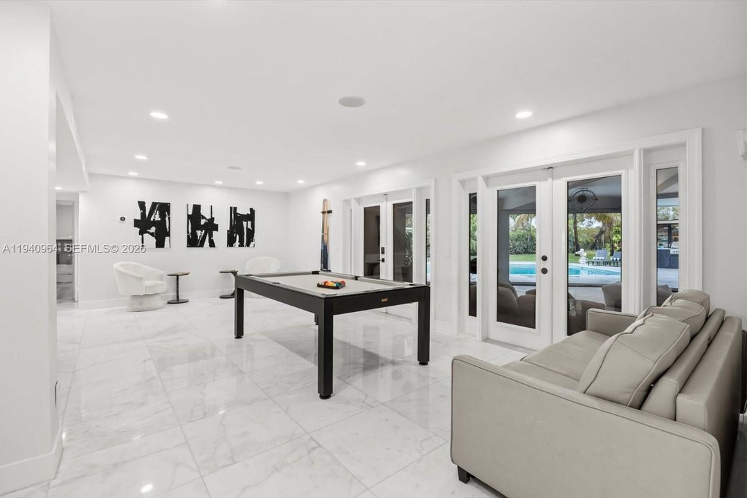 Недавно продано: $2,299,999 (6 спален, 6 ванн, 5342 Квадратных фут)