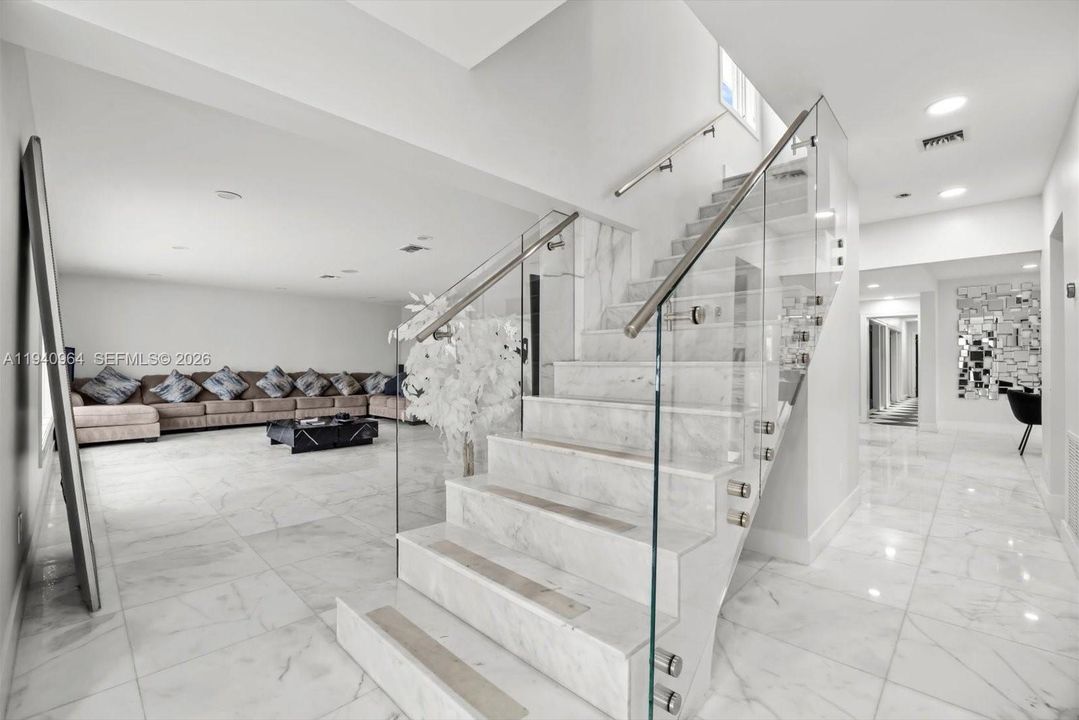 Недавно продано: $2,299,999 (6 спален, 6 ванн, 5342 Квадратных фут)