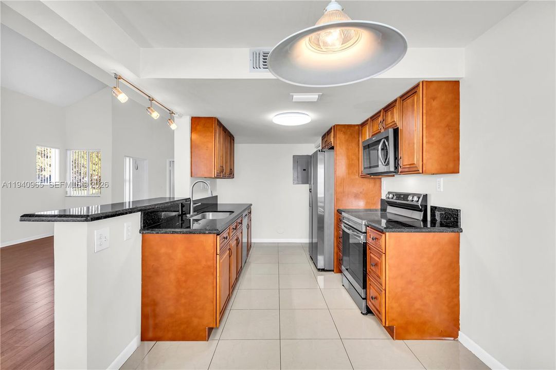 出租: $3,000 (3 贝兹, 2 浴室, 1492 平方英尺)