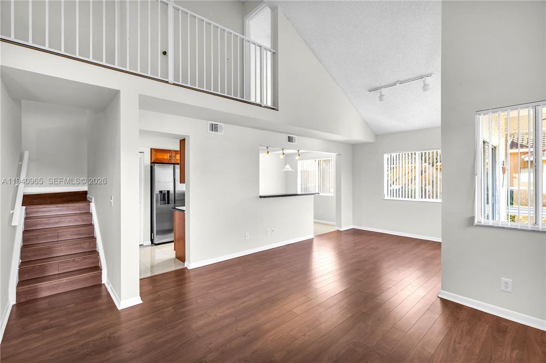 出租: $3,000 (3 贝兹, 2 浴室, 1492 平方英尺)