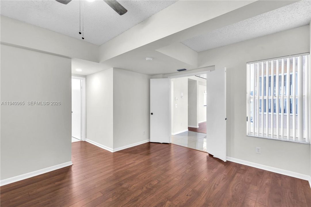 出租: $3,000 (3 贝兹, 2 浴室, 1492 平方英尺)