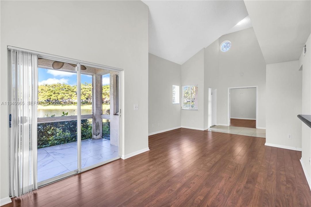 出租: $3,000 (3 贝兹, 2 浴室, 1492 平方英尺)