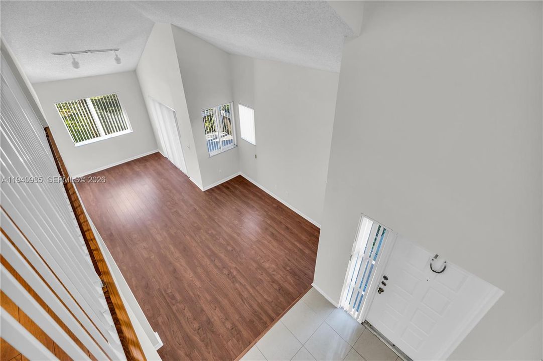 出租: $3,000 (3 贝兹, 2 浴室, 1492 平方英尺)