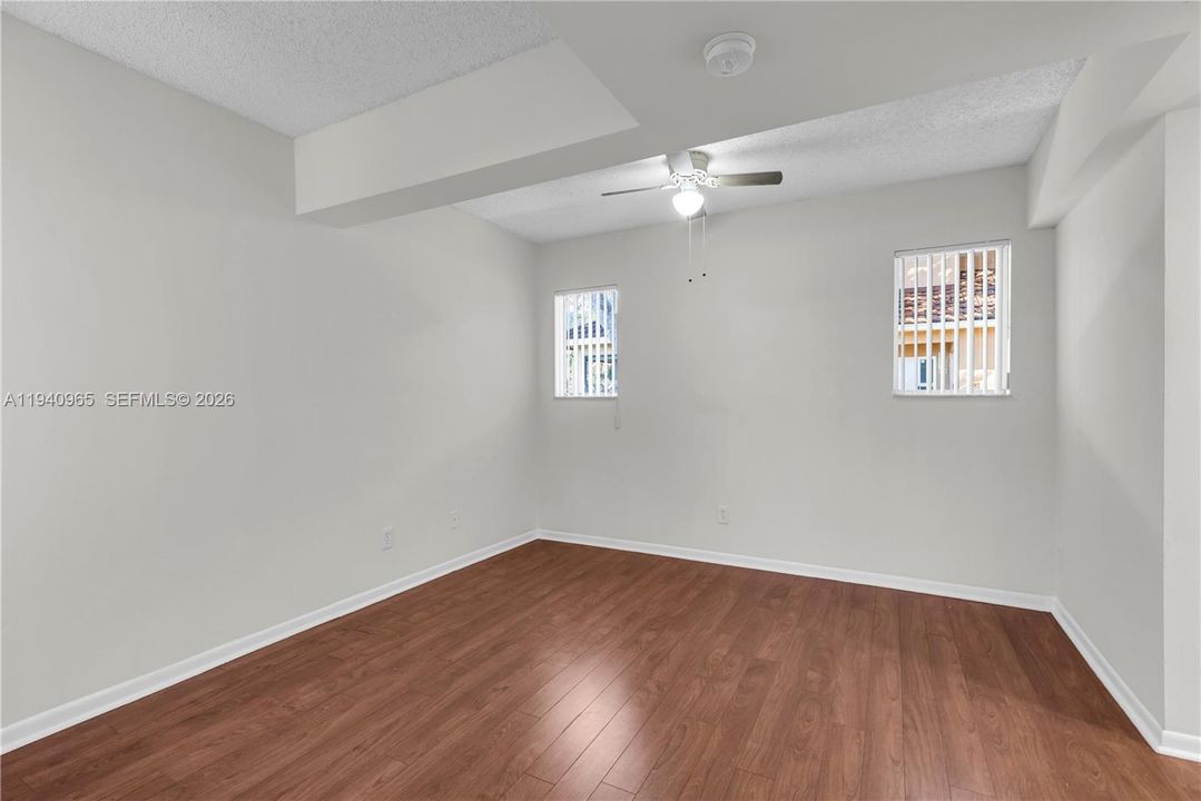 出租: $3,000 (3 贝兹, 2 浴室, 1492 平方英尺)