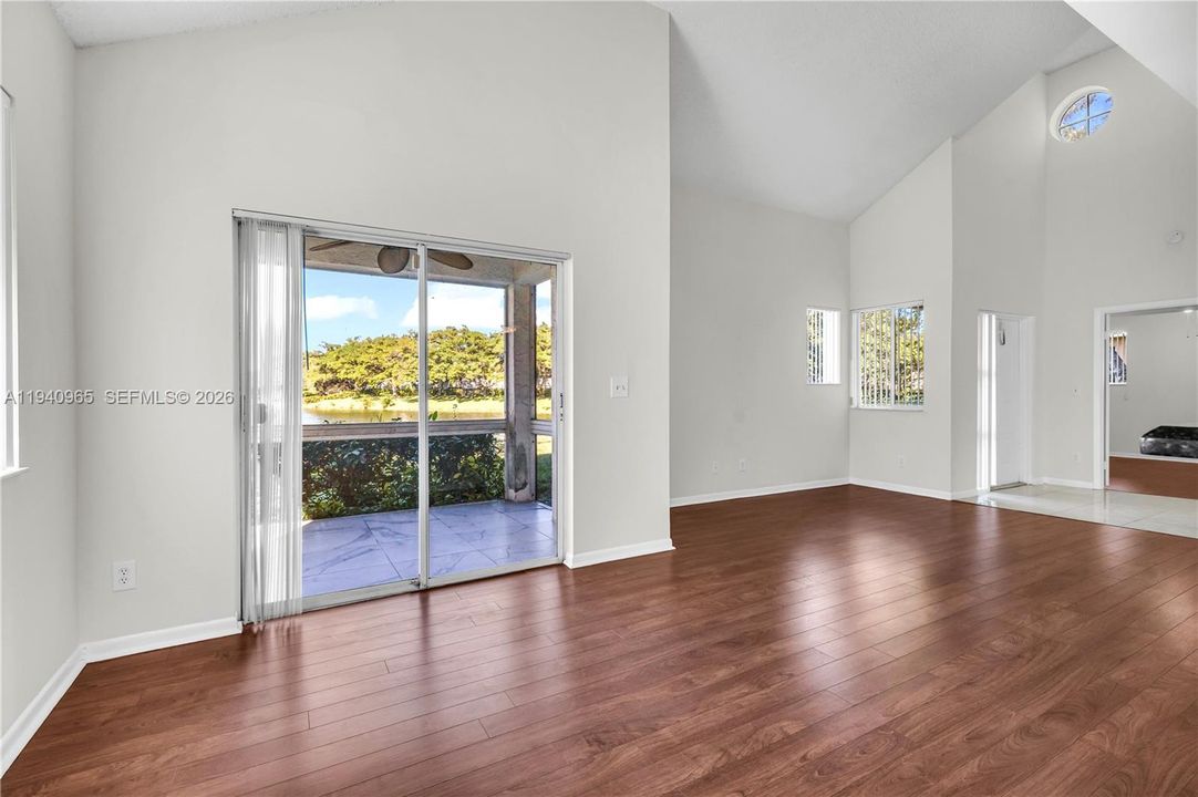 出租: $3,000 (3 贝兹, 2 浴室, 1492 平方英尺)