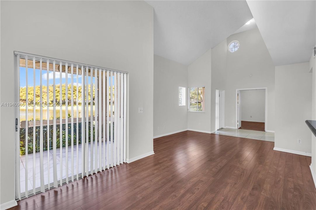 出租: $3,000 (3 贝兹, 2 浴室, 1492 平方英尺)