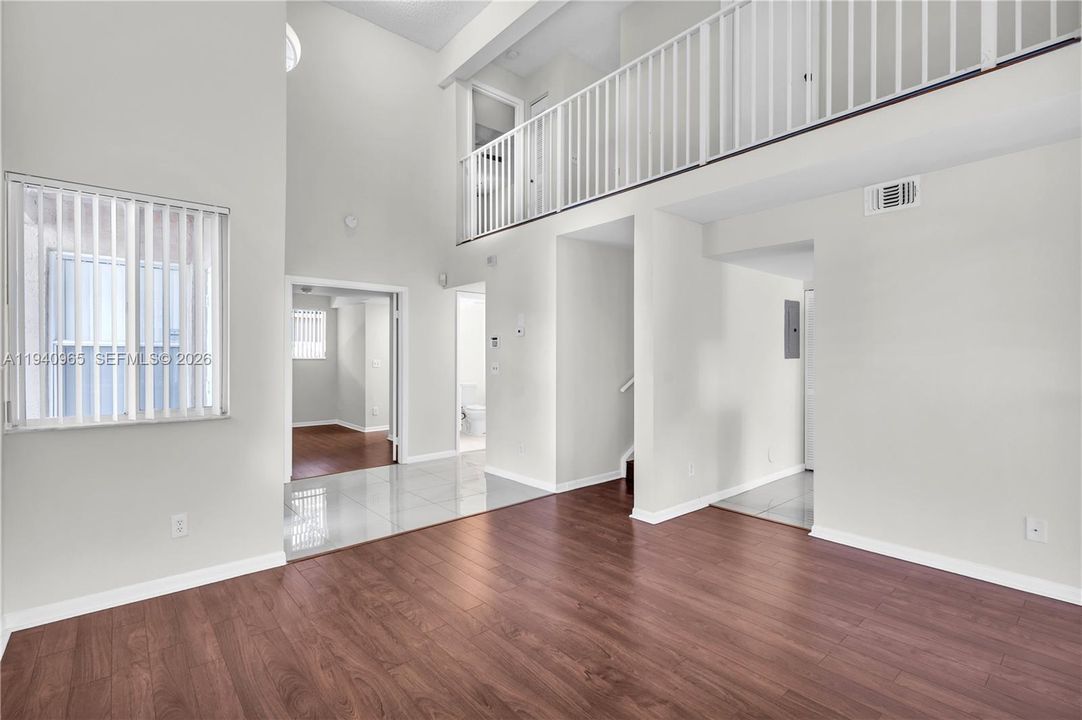 出租: $3,000 (3 贝兹, 2 浴室, 1492 平方英尺)