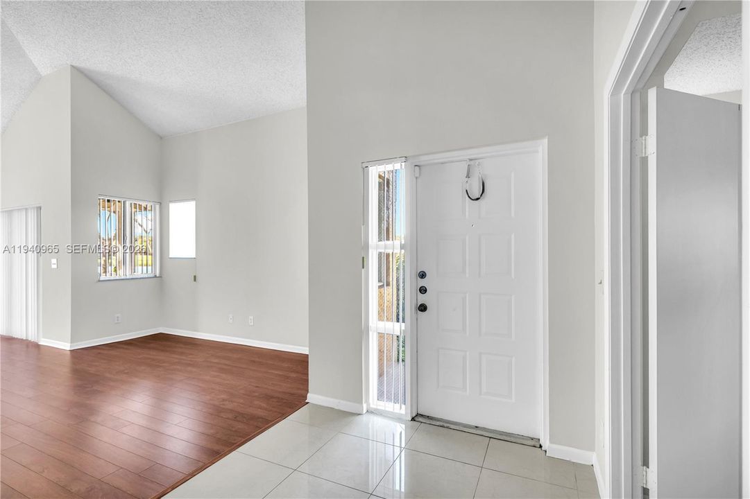 出租: $3,000 (3 贝兹, 2 浴室, 1492 平方英尺)