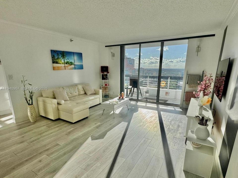 На продажу: $449,000 (2 спален, 2 ванн, 1091 Квадратных фут)