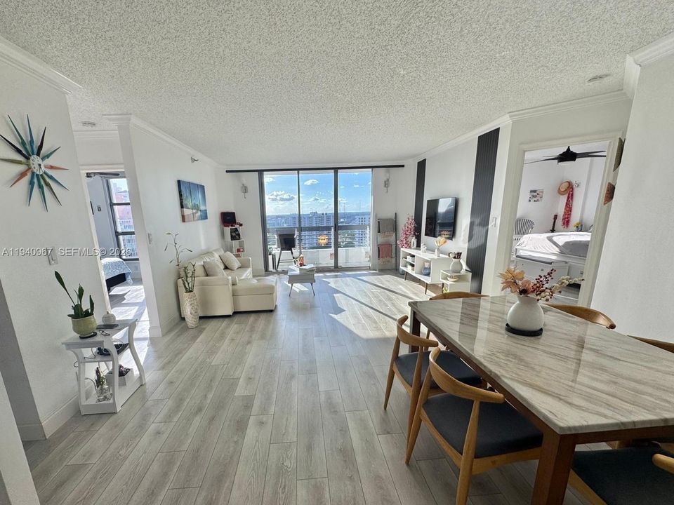 На продажу: $449,000 (2 спален, 2 ванн, 1091 Квадратных фут)