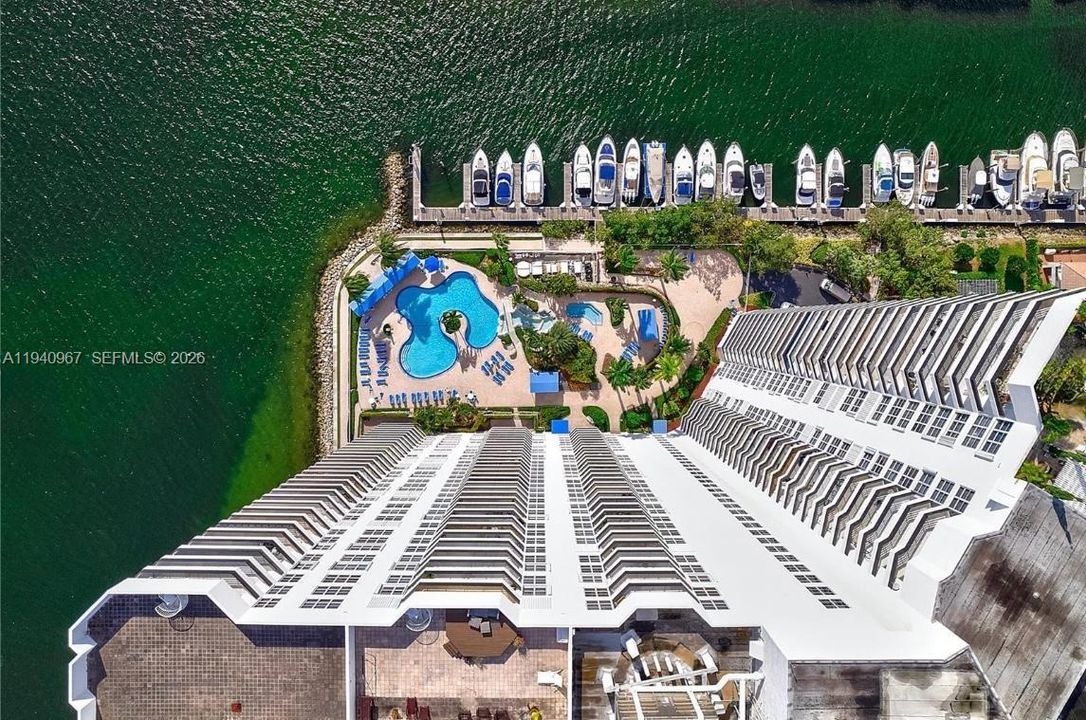 На продажу: $449,000 (2 спален, 2 ванн, 1091 Квадратных фут)