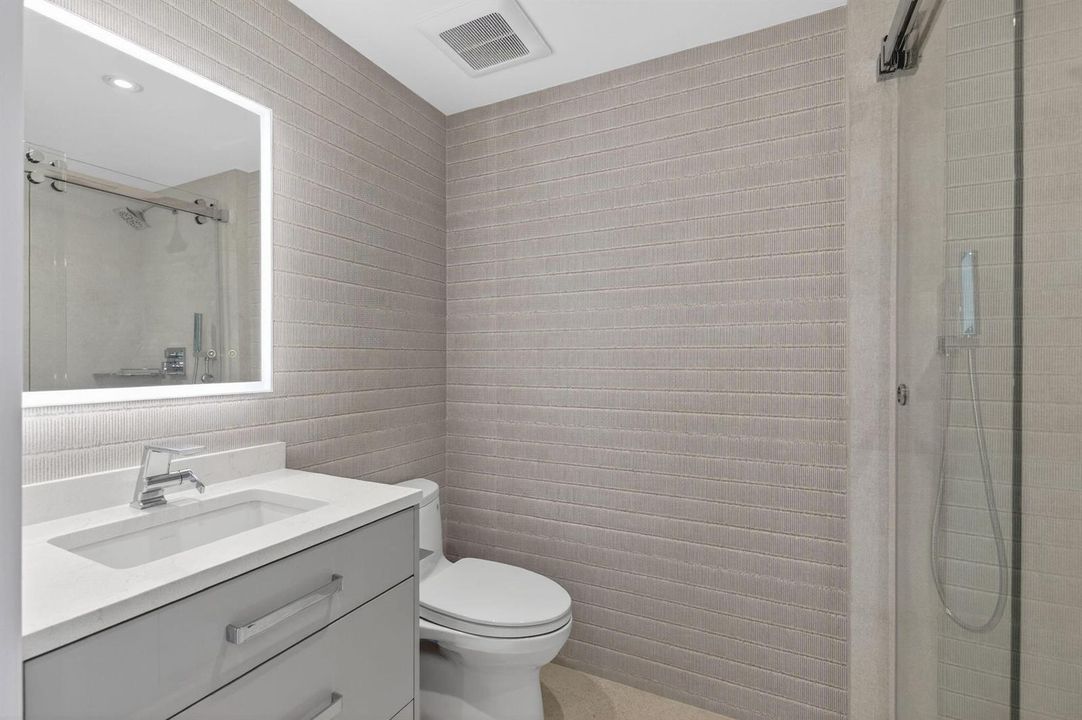 Guest Bath 1