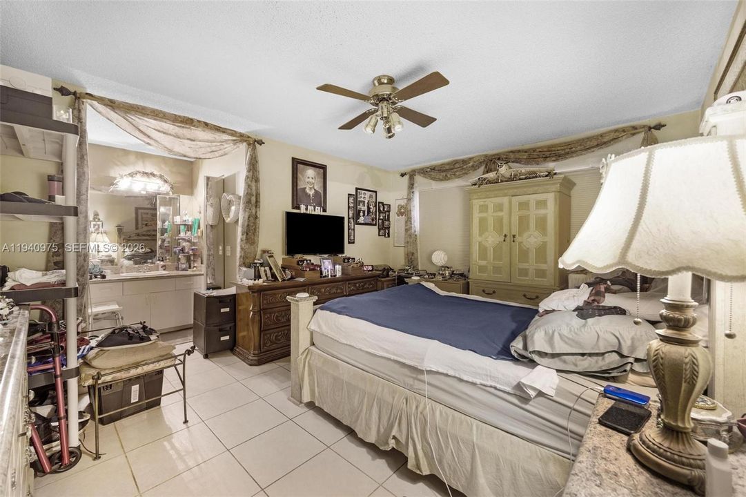 For Sale: $499,000 (4 beds, 2 baths, 1414 Square Feet)