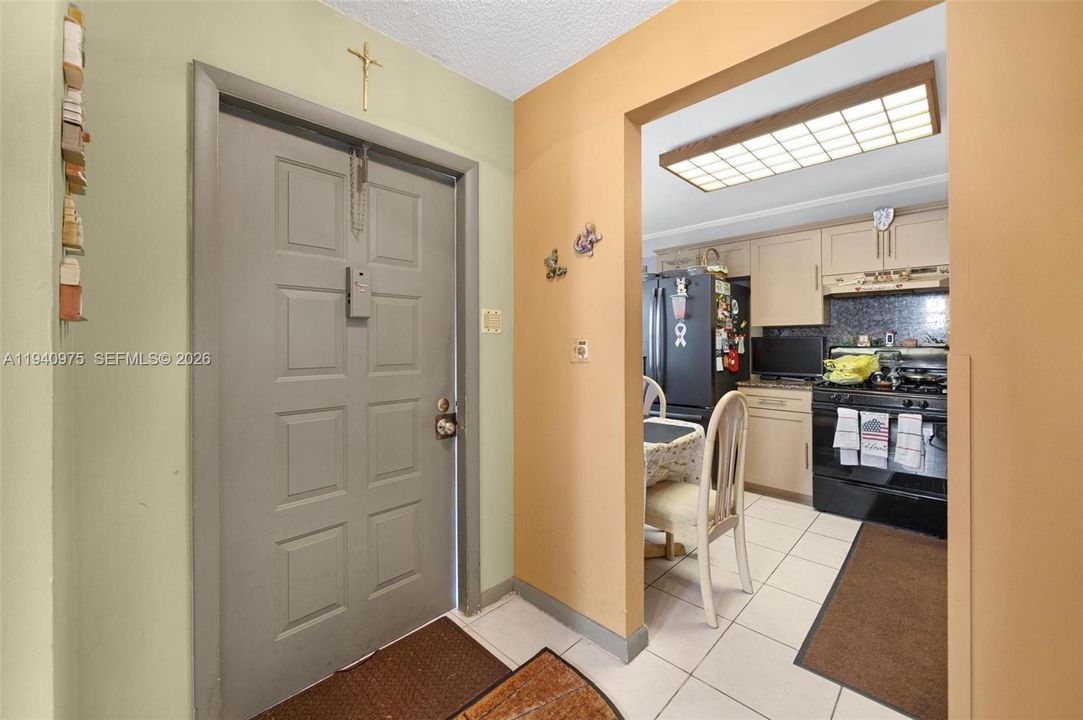 For Sale: $499,000 (4 beds, 2 baths, 1414 Square Feet)