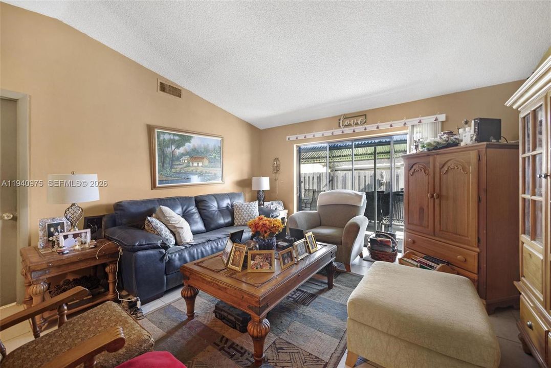 For Sale: $499,000 (4 beds, 2 baths, 1414 Square Feet)