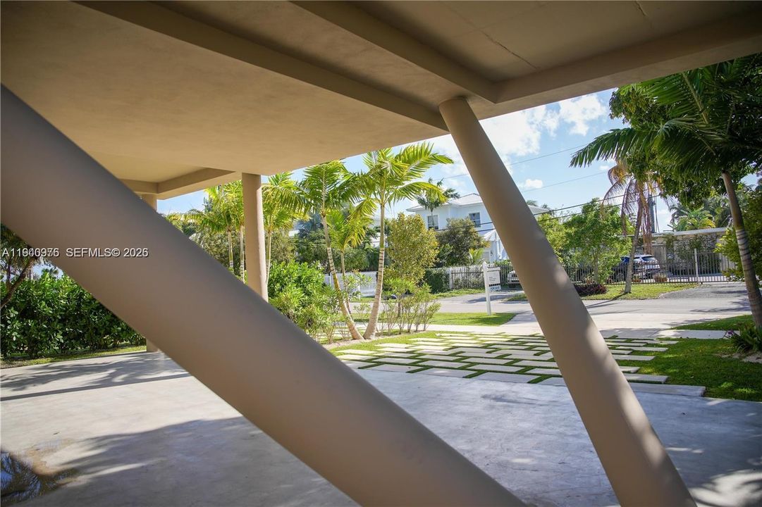 For Rent: $9,900 (4 beds, 4 baths, 3693 Square Feet)