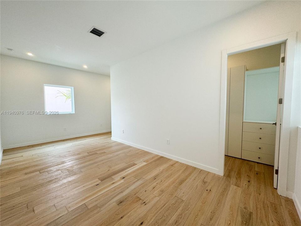 For Rent: $9,900 (4 beds, 4 baths, 3693 Square Feet)