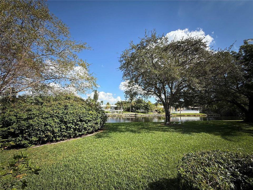 For Rent: $2,050 (2 beds, 2 baths, 1110 Square Feet)