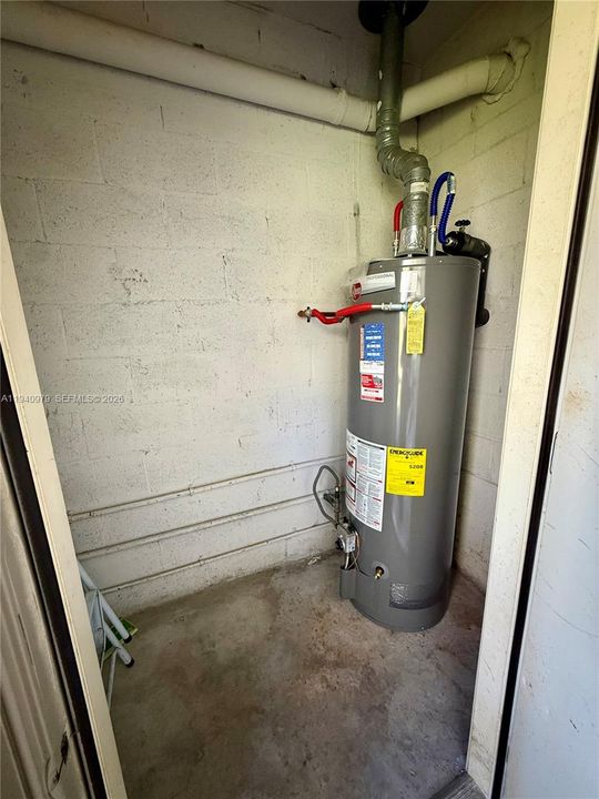 For Rent: $2,050 (2 beds, 2 baths, 1110 Square Feet)