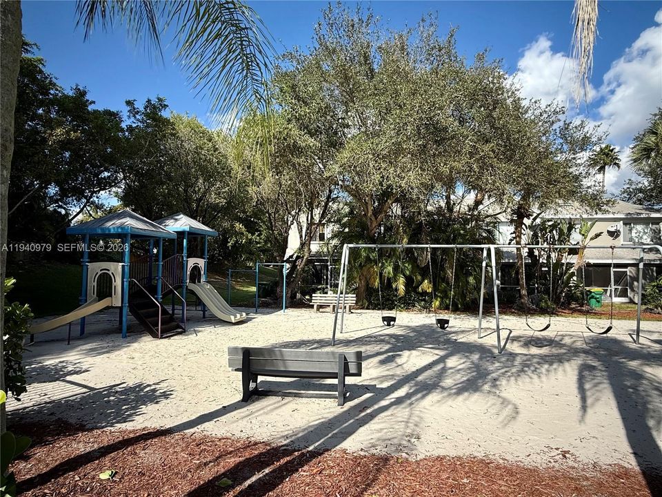 For Rent: $2,050 (2 beds, 2 baths, 1110 Square Feet)