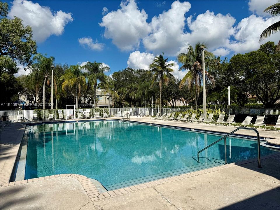 For Rent: $2,050 (2 beds, 2 baths, 1110 Square Feet)