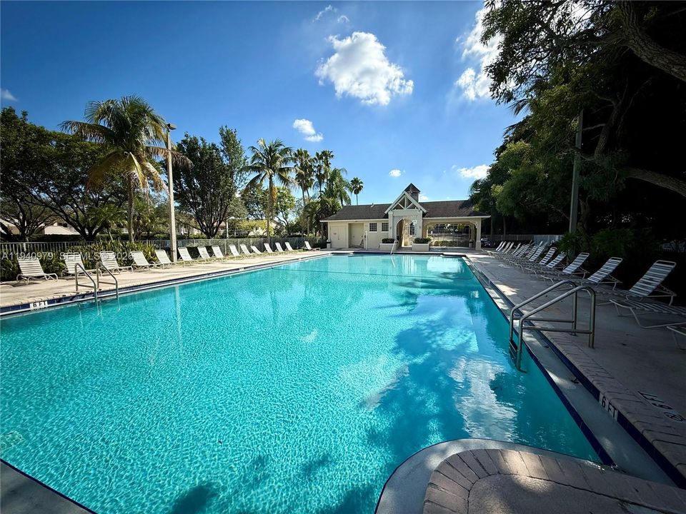 For Rent: $2,050 (2 beds, 2 baths, 1110 Square Feet)