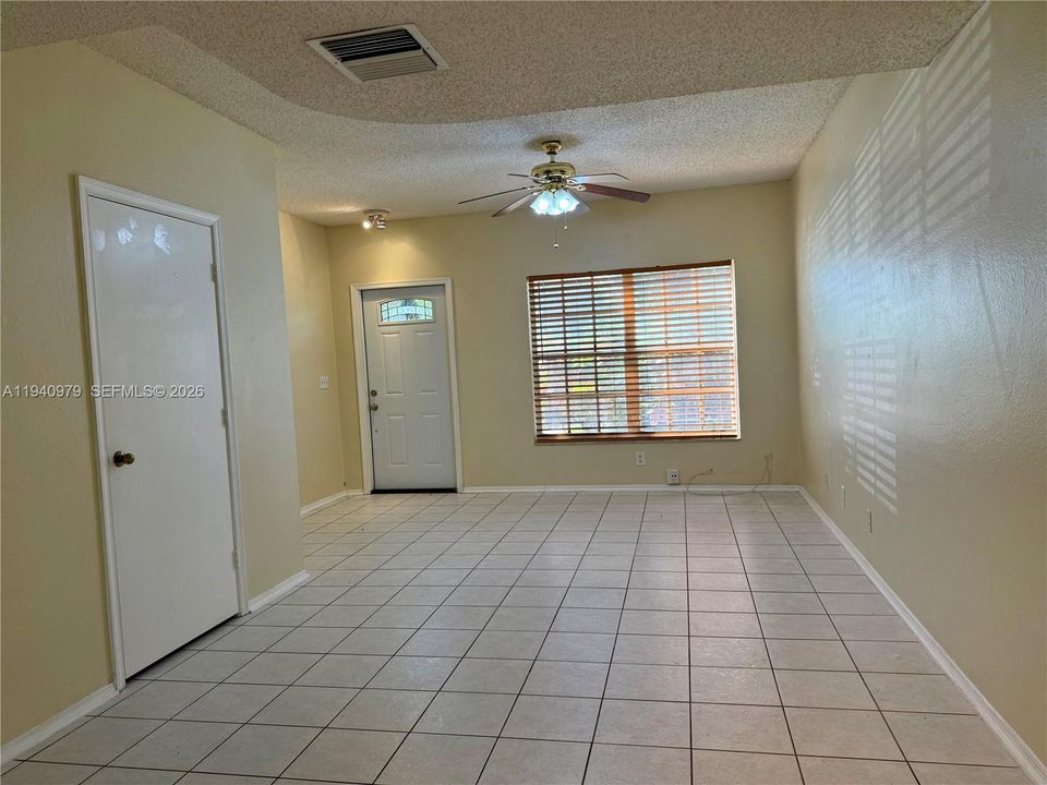 For Rent: $2,050 (2 beds, 2 baths, 1110 Square Feet)