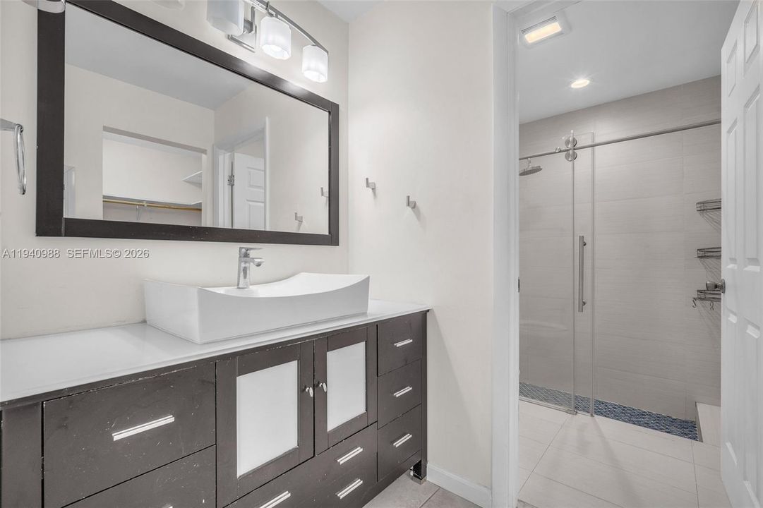 For Rent: $3,200 (3 beds, 2 baths, 1327 Square Feet)