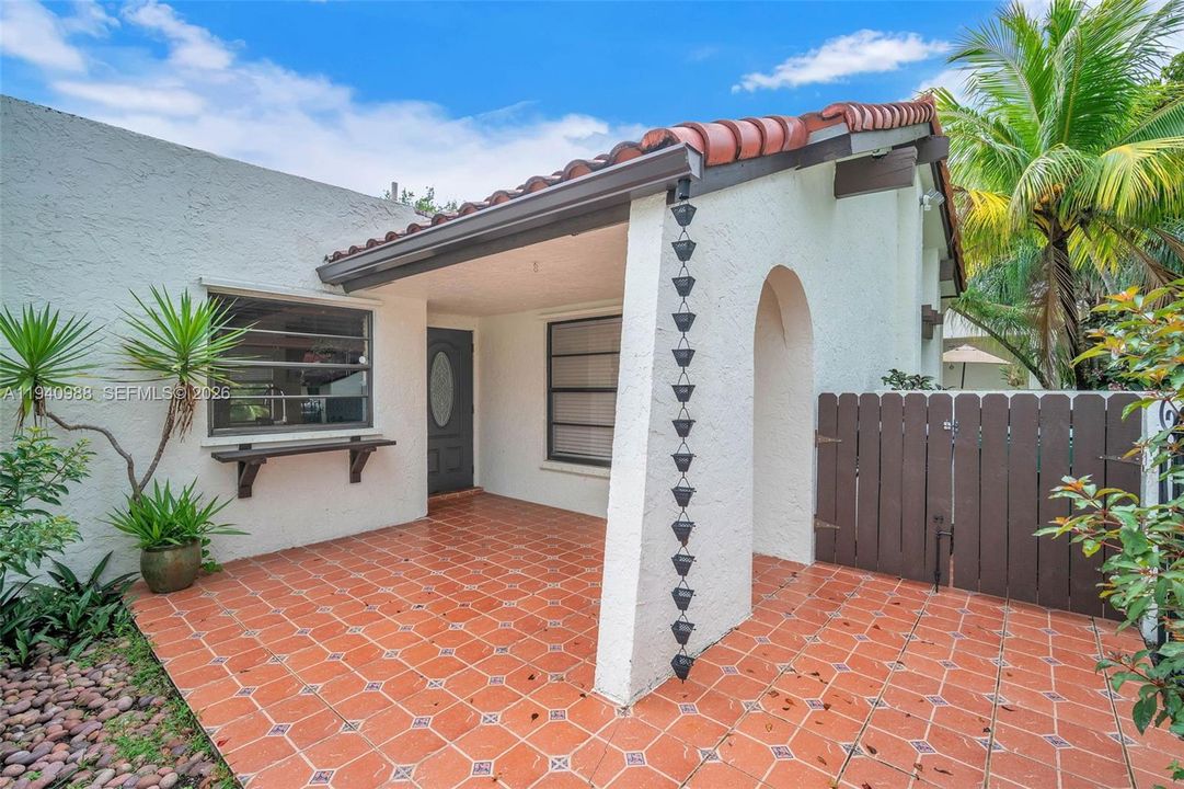 For Rent: $3,200 (3 beds, 2 baths, 1327 Square Feet)