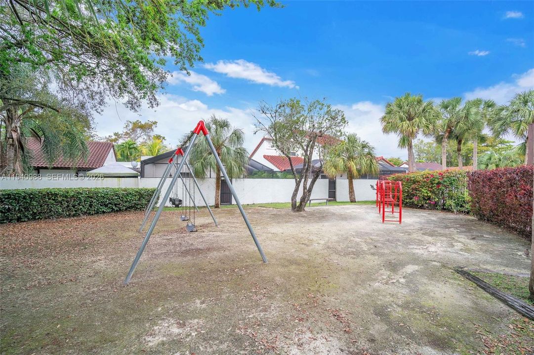 For Rent: $3,200 (3 beds, 2 baths, 1327 Square Feet)