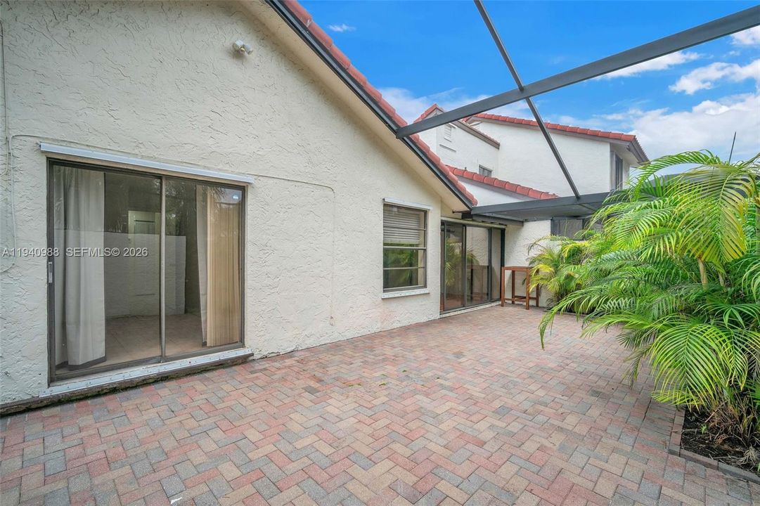 For Rent: $3,200 (3 beds, 2 baths, 1327 Square Feet)