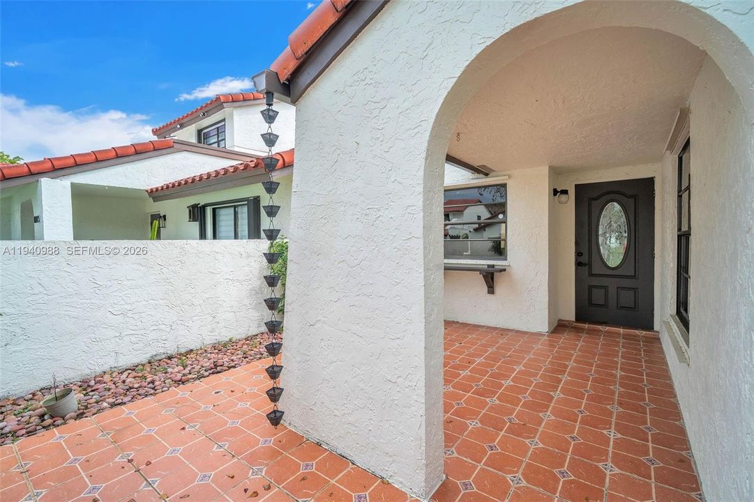 For Rent: $3,200 (3 beds, 2 baths, 1327 Square Feet)