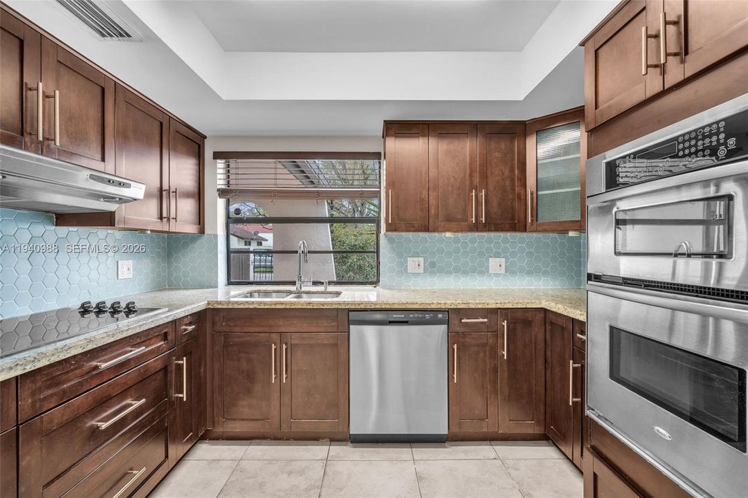 For Rent: $3,200 (3 beds, 2 baths, 1327 Square Feet)