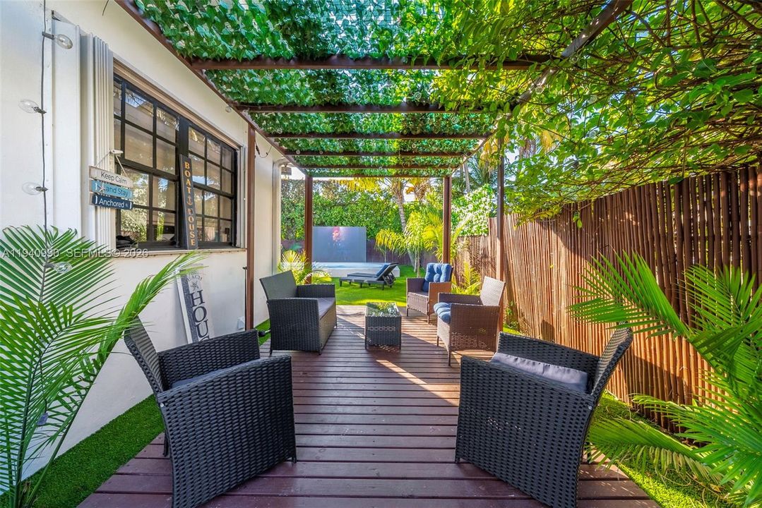 For Sale: $1,700,000 (3 beds, 2 baths, 1327 Square Feet)