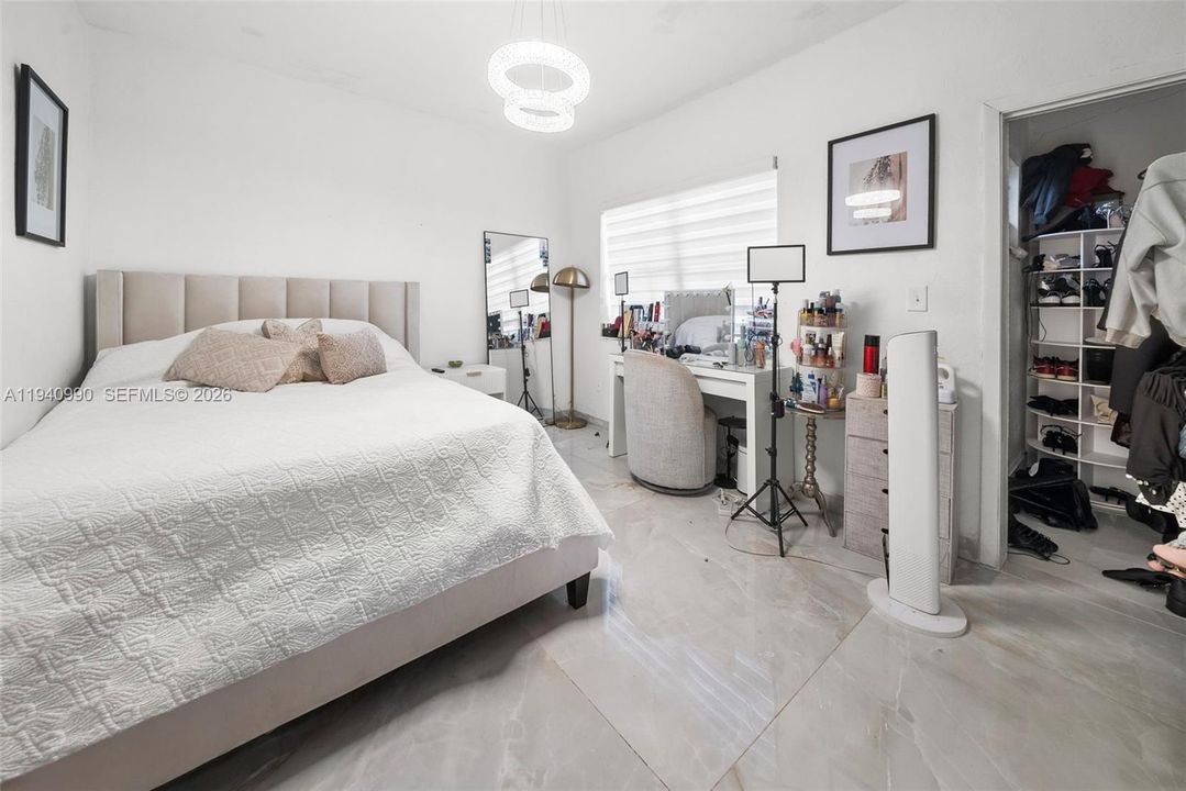 For Sale: $1,700,000 (3 beds, 2 baths, 1327 Square Feet)