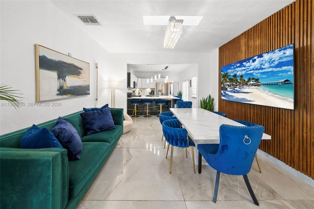 For Sale: $1,700,000 (3 beds, 2 baths, 1327 Square Feet)