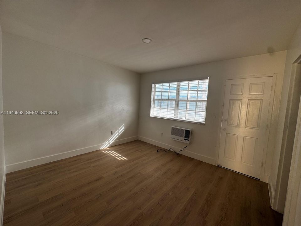 В аренду: $2,000 (1 спален, 1 ванн, 495 Квадратных фут)