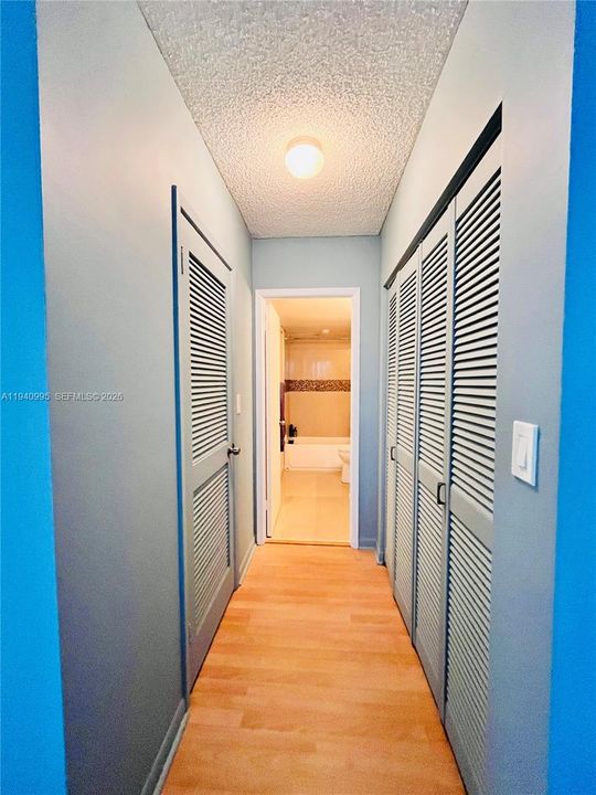 For Rent: $2,200 (1 beds, 1 baths, 950 Square Feet)